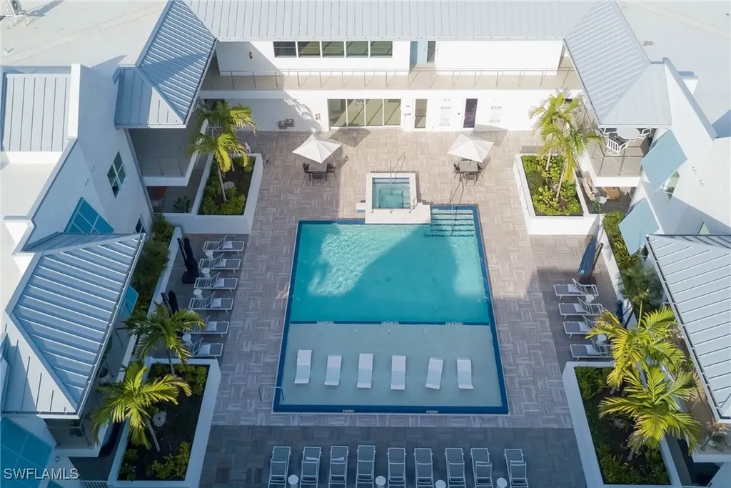 201 8th Street S Naples FL 34102