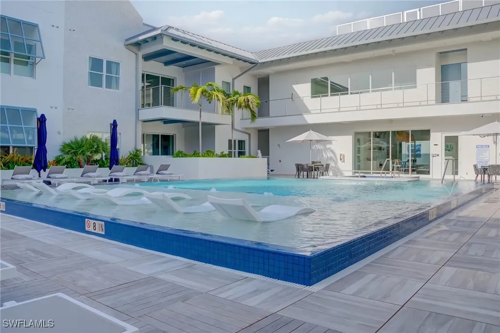 201 8th Street S Naples FL 34102