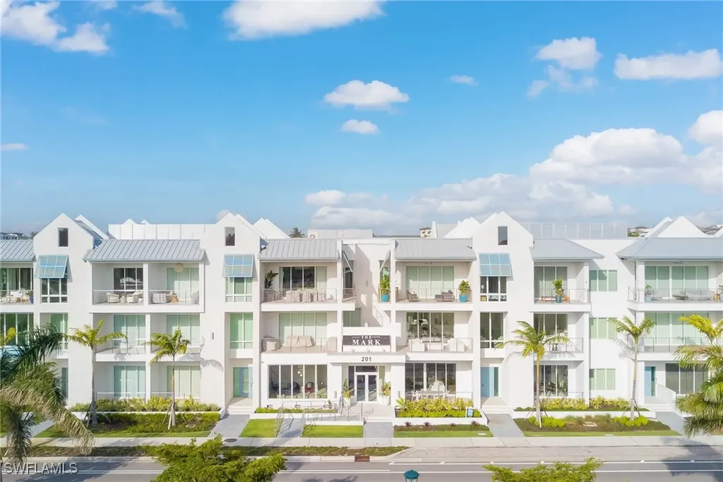 201 8th Street S Naples FL 34102