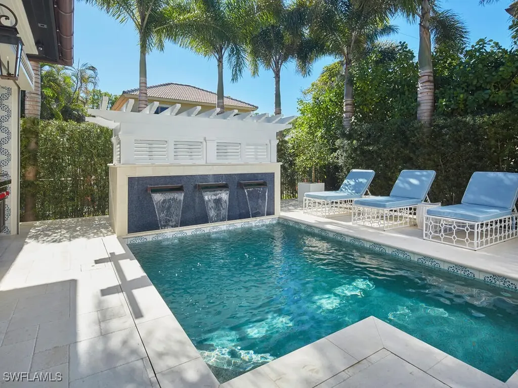 167 4th Street N Naples FL 34102