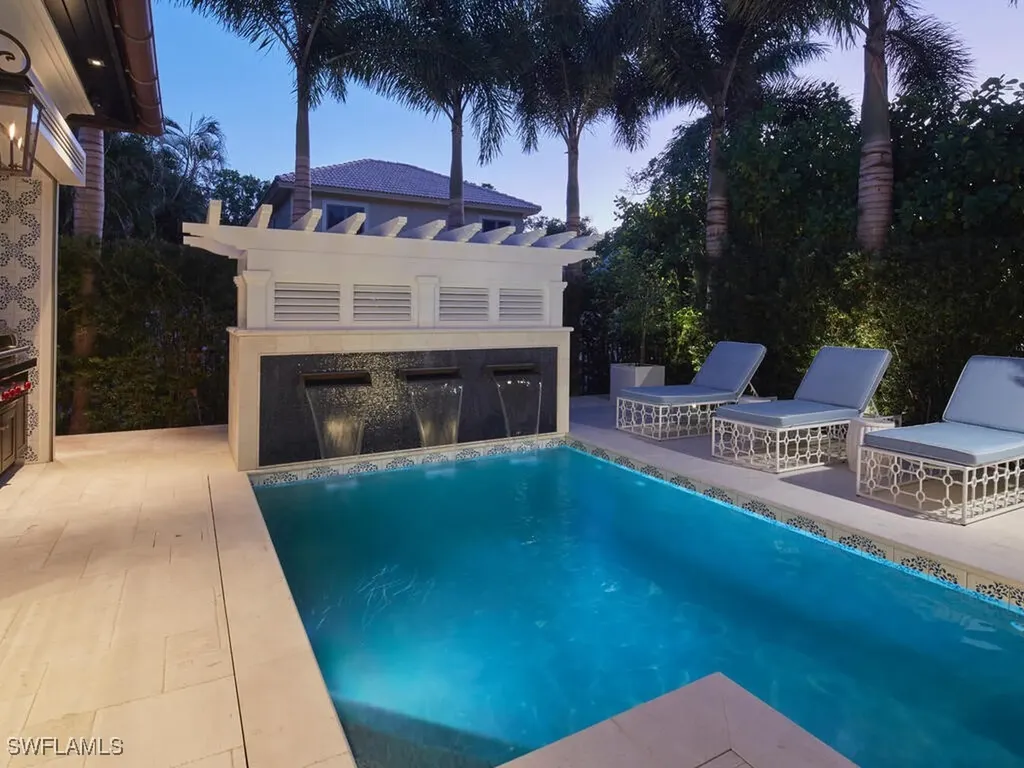 167 4th Street N Naples FL 34102