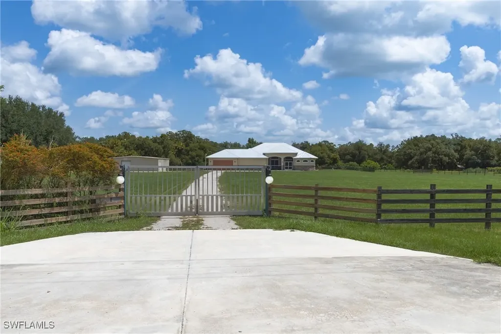 19801 N River Road Alva FL 33920