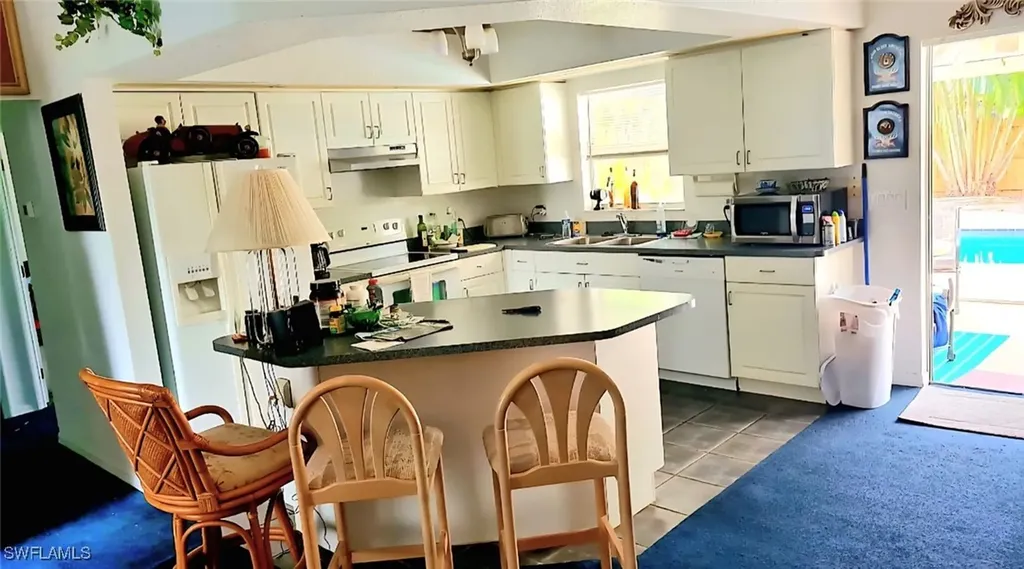 210 NE 9th Place Cape Coral FL 33909