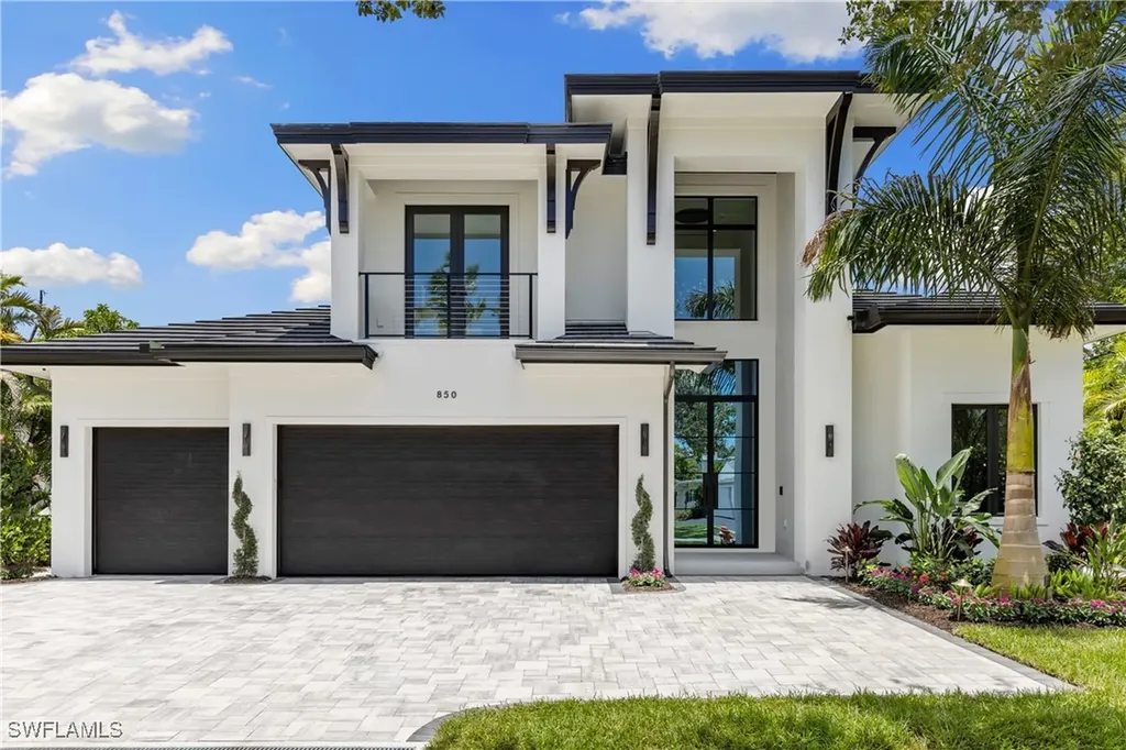 Naples FL, 850 10TH Street N