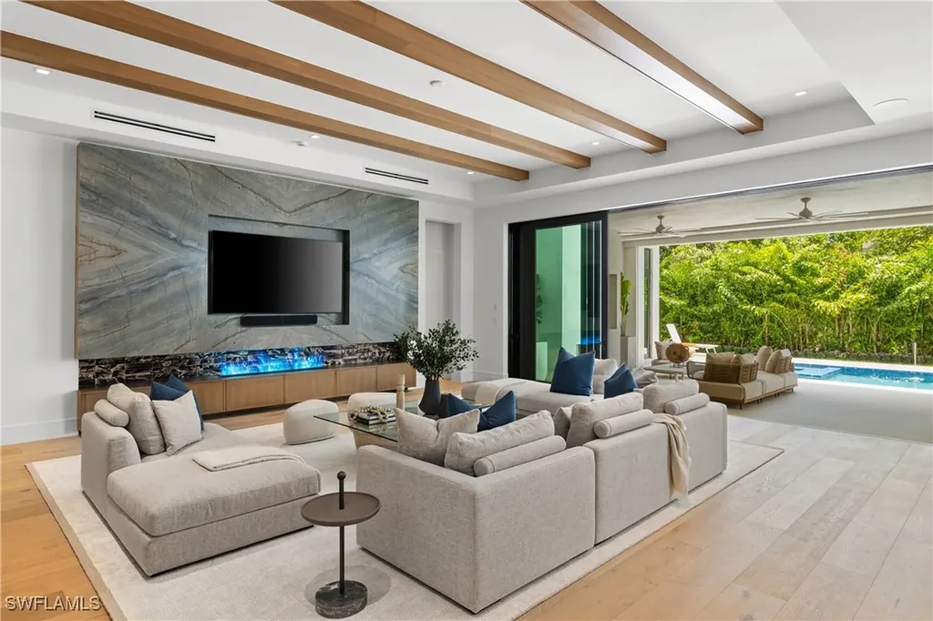 850 10th Street N Naples FL 34102