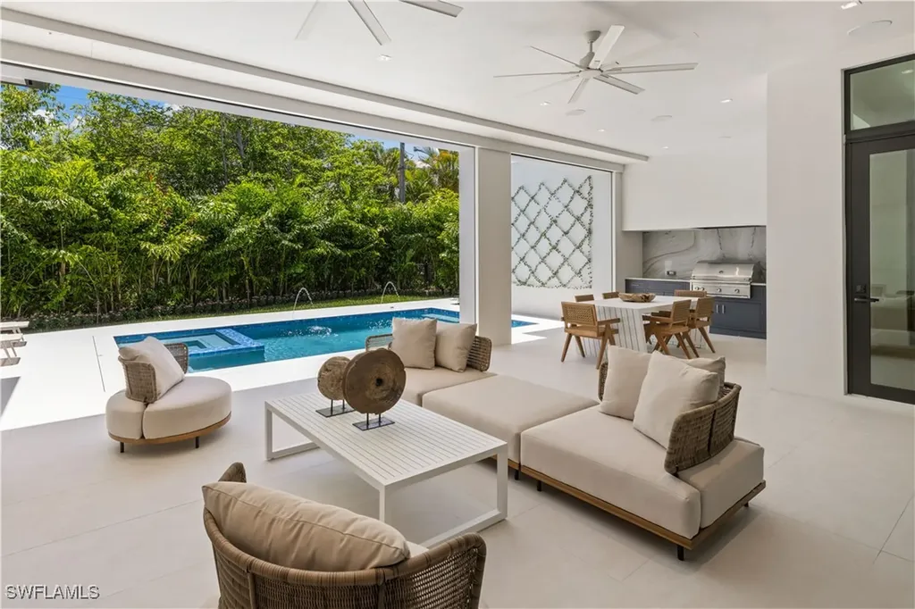 850 10th Street N Naples FL 34102