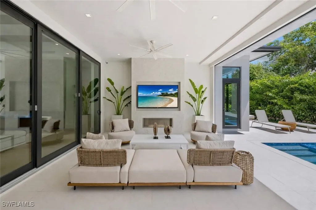 850 10th Street N Naples FL 34102