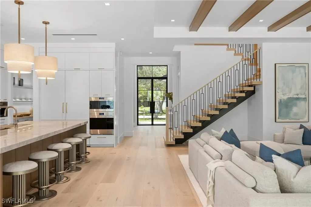 850 10th Street N Naples FL 34102