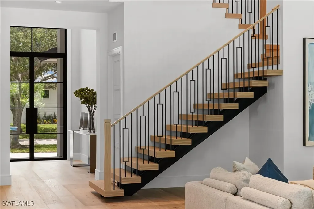 850 10th Street N Naples FL 34102