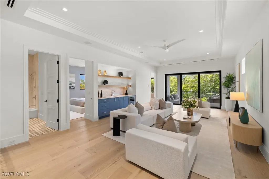 850 10th Street N Naples FL 34102