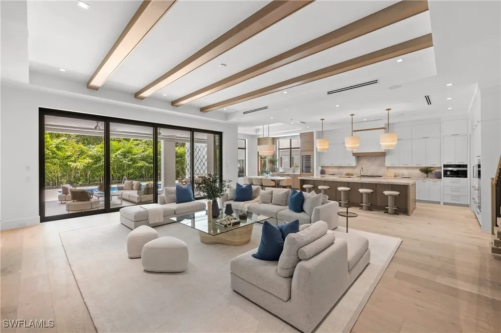 850 10th Street N Naples FL 34102