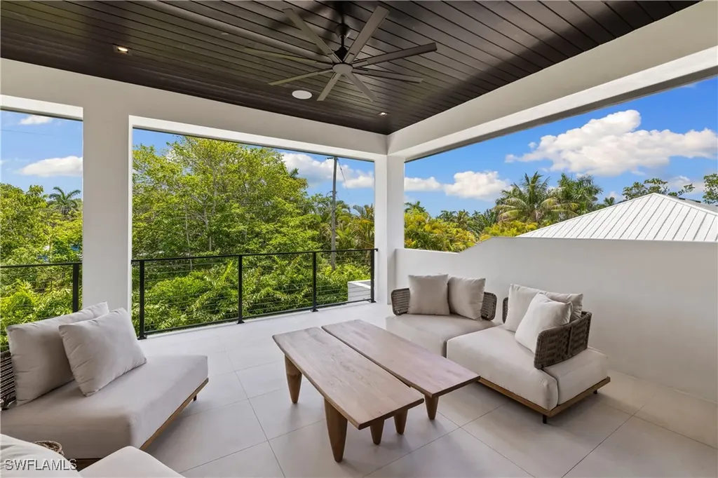 850 10th Street N Naples FL 34102