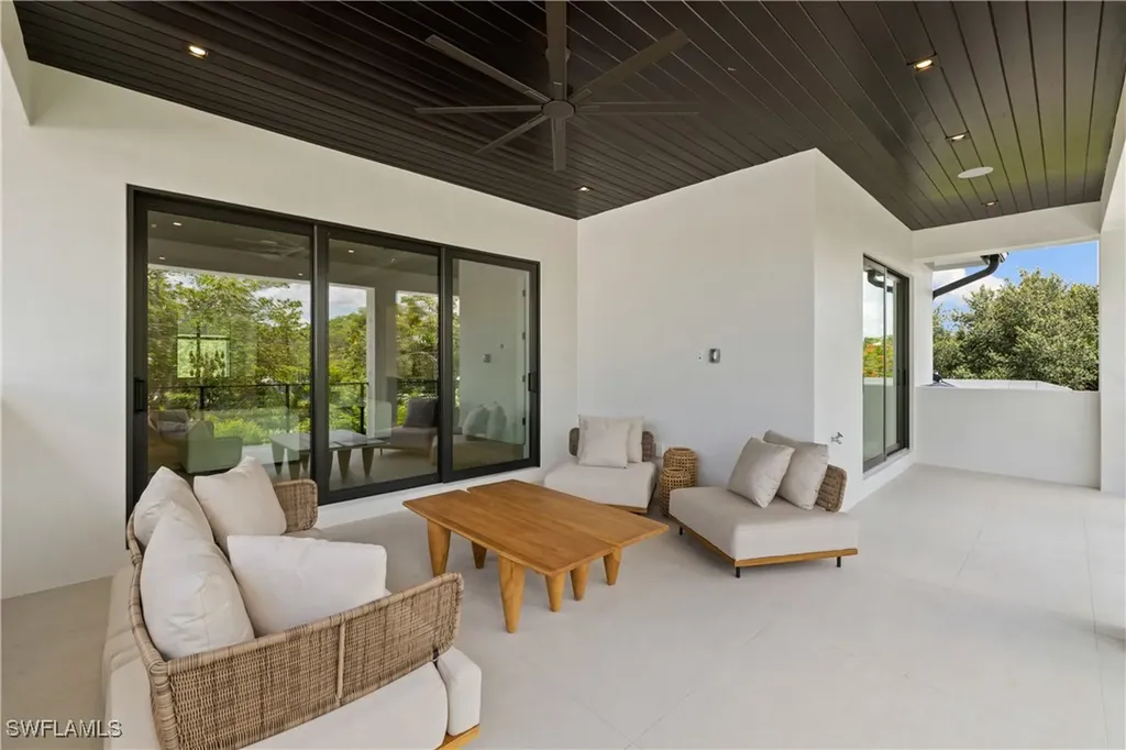 850 10th Street N Naples FL 34102