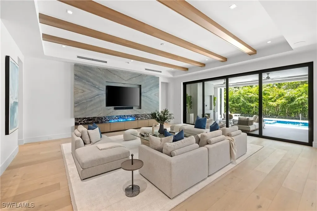 850 10th Street N Naples FL 34102