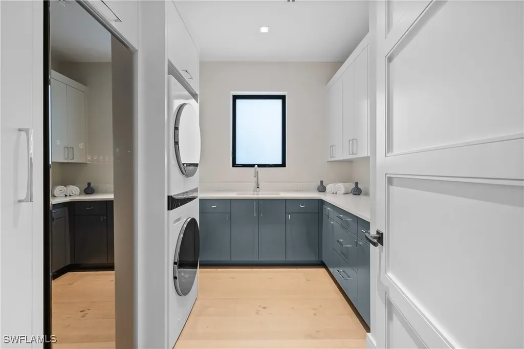 850 10th Street N Naples FL 34102