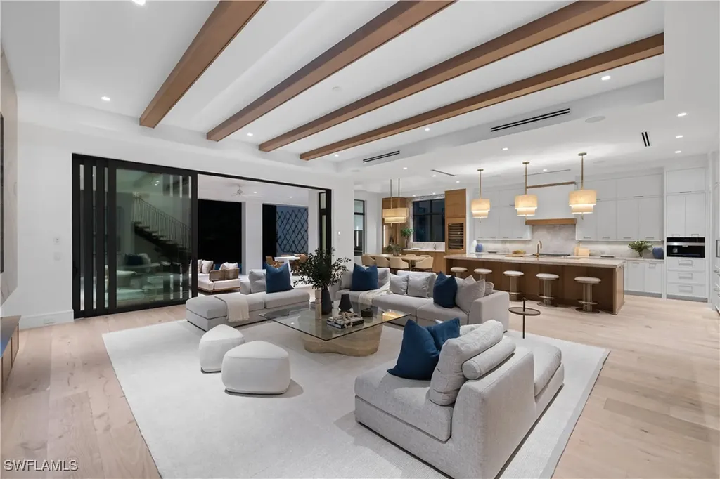 850 10th Street N Naples FL 34102