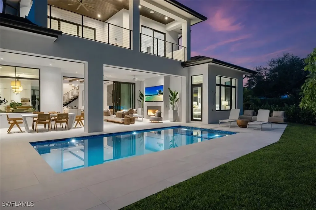 850 10th Street N Naples FL 34102