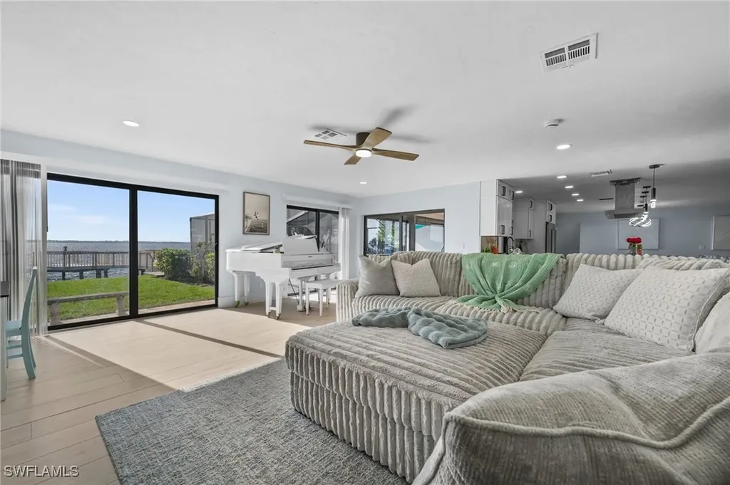 3403 SE 22nd Place Cape Coral FL 33904