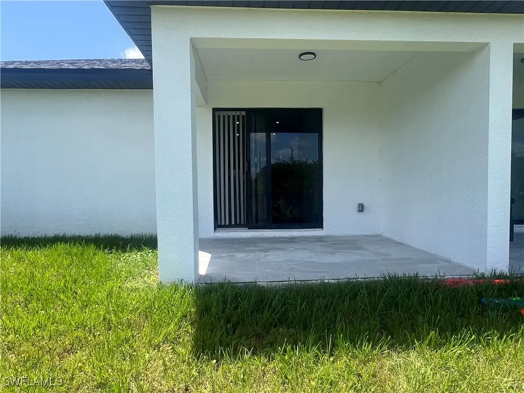 2403 Dogwood Avenue N Lehigh Acres FL 33971