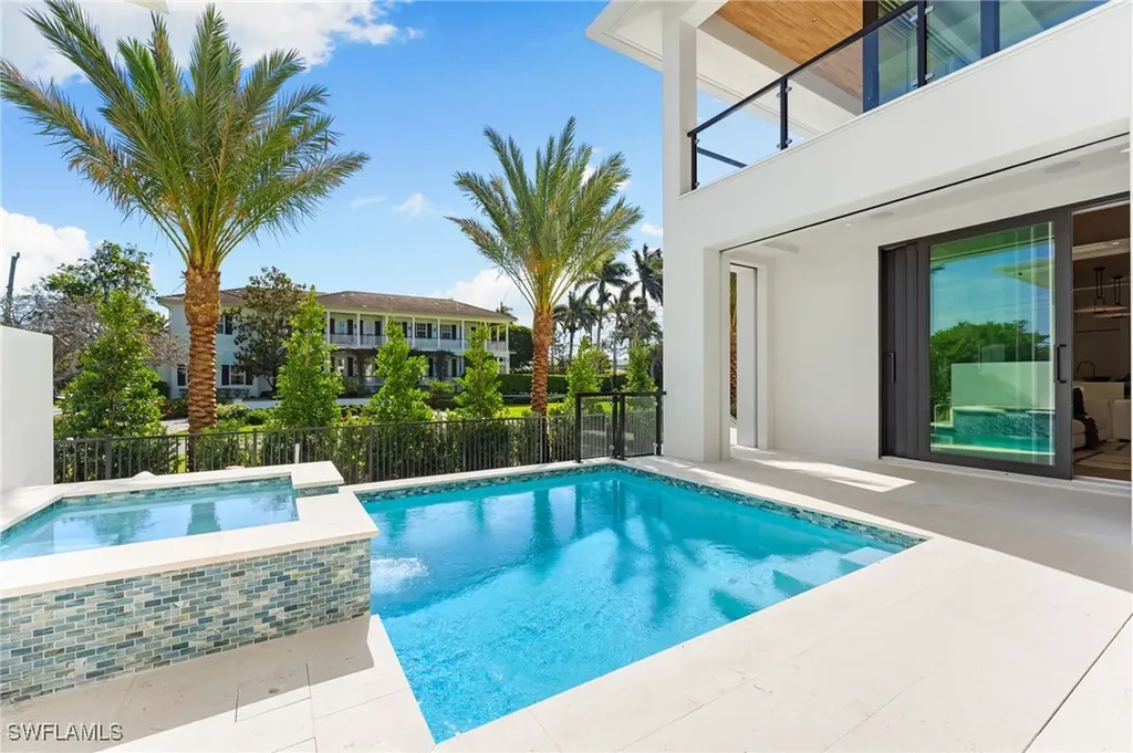 581 14th Avenue S Naples FL 34102