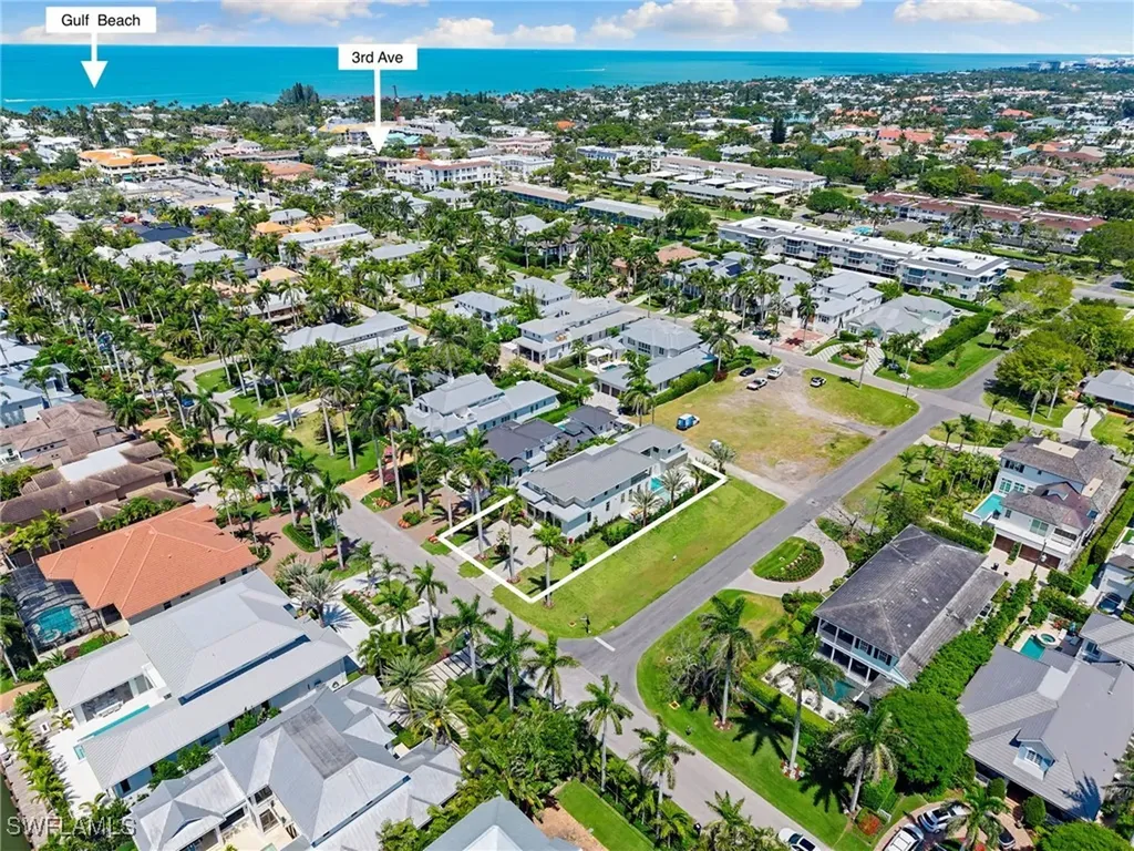 581 14th Avenue S Naples FL 34102