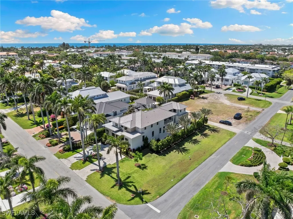 581 14th Avenue S Naples FL 34102