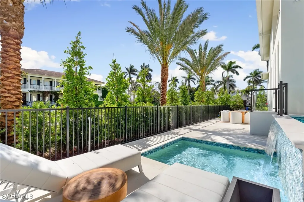 581 14th Avenue S Naples FL 34102