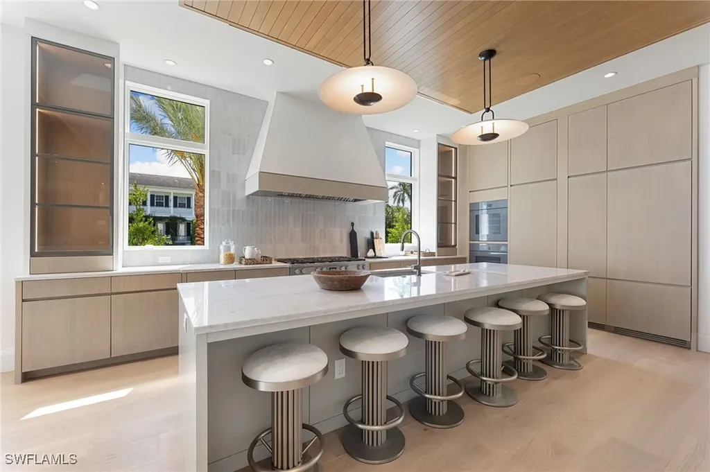 581 14th Avenue S Naples FL 34102
