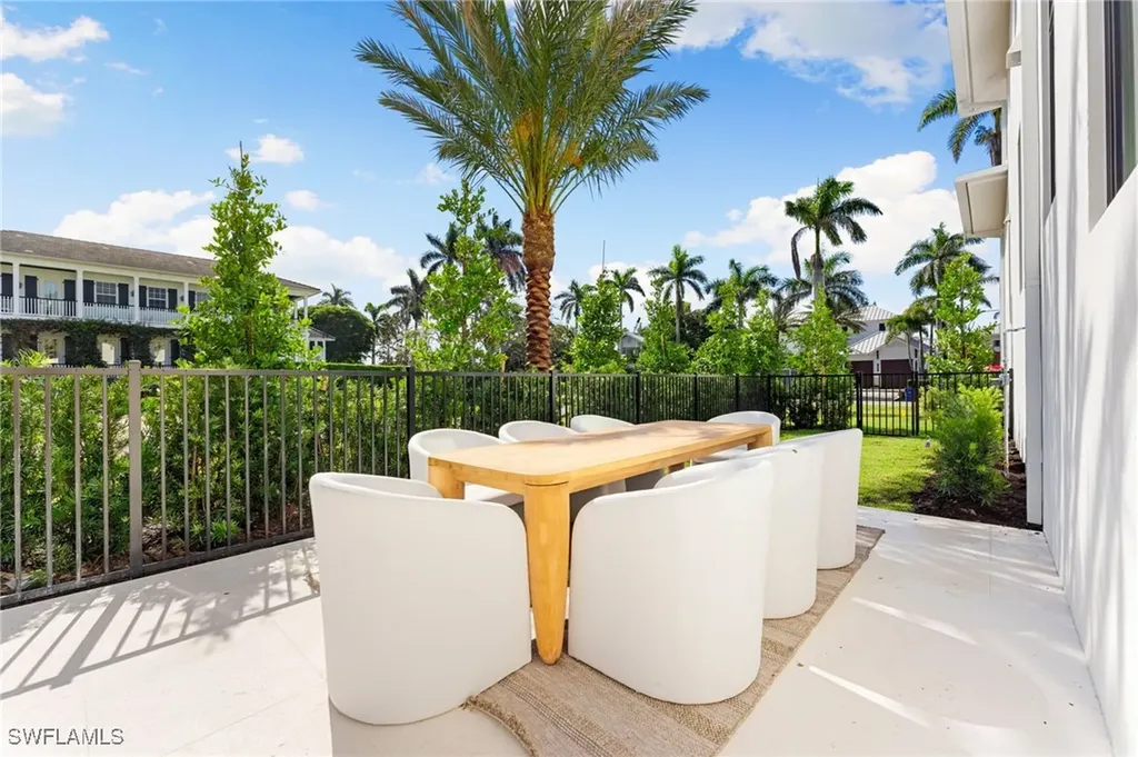 581 14th Avenue S Naples FL 34102