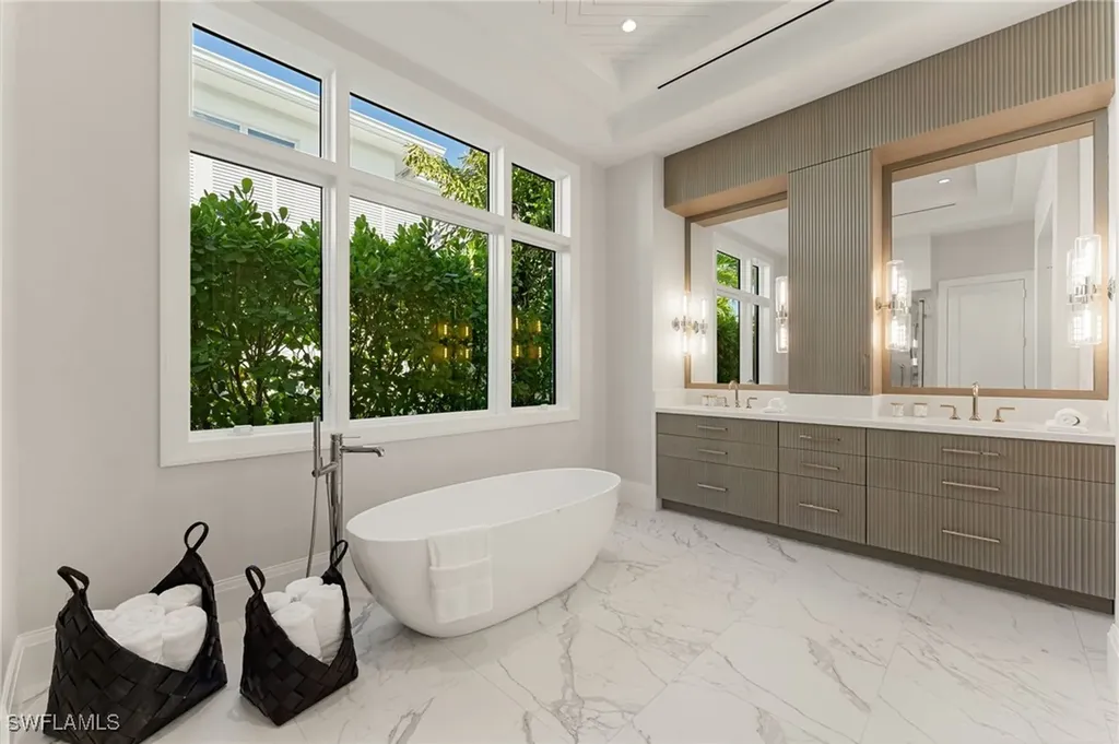 581 14th Avenue S Naples FL 34102