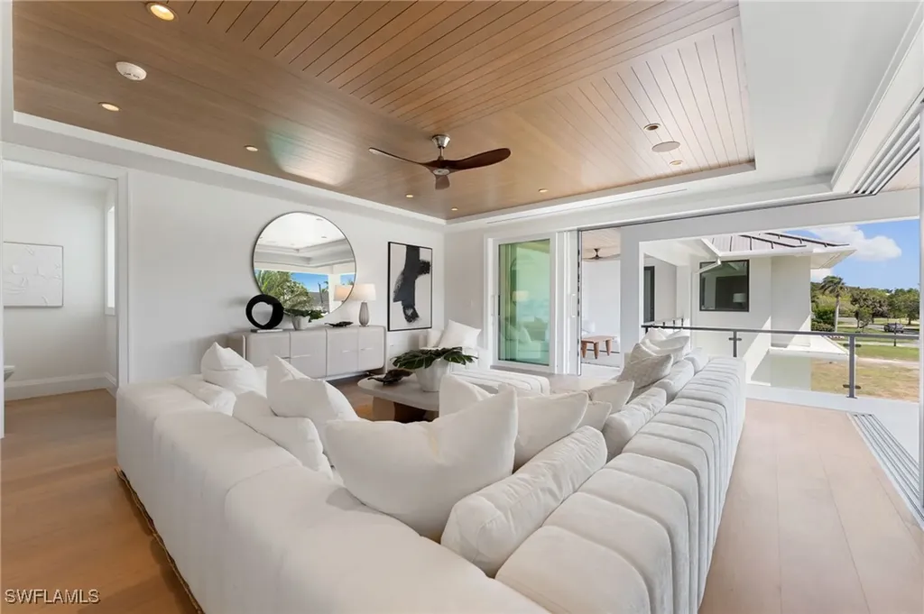 581 14th Avenue S Naples FL 34102