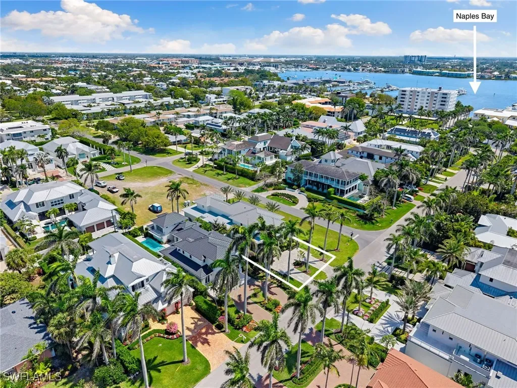 581 14th Avenue S Naples FL 34102