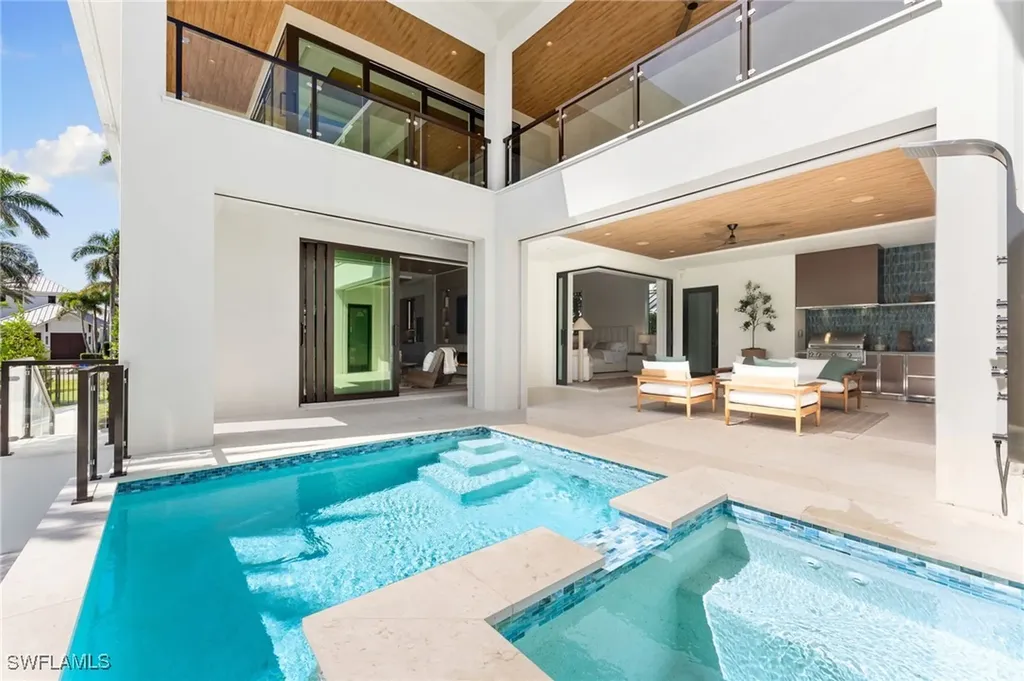 581 14th Avenue S Naples FL 34102