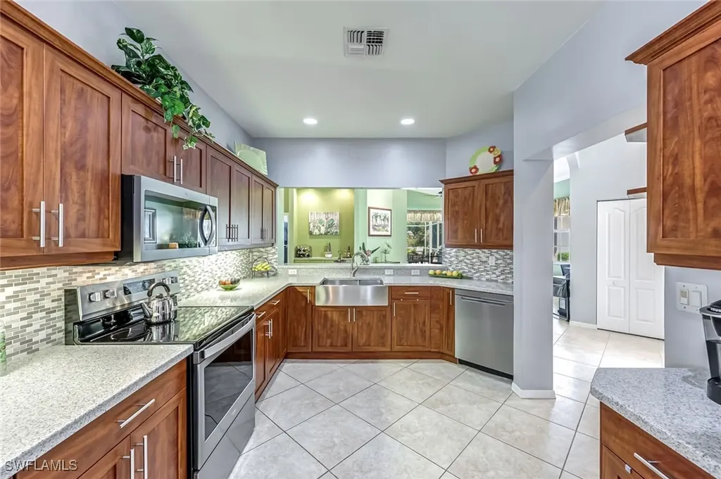 2041 Crestview Way Naples FL 34119
