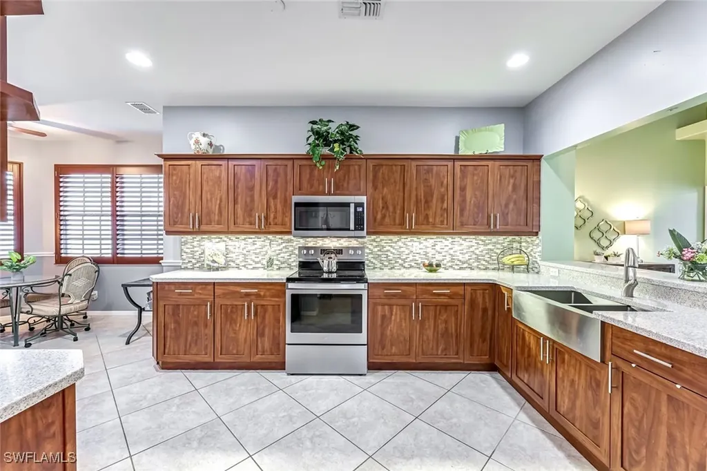 2041 Crestview Way Naples FL 34119