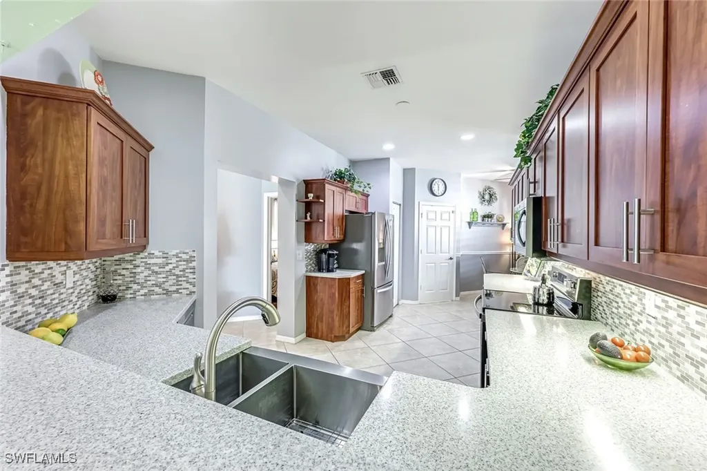 2041 Crestview Way Naples FL 34119