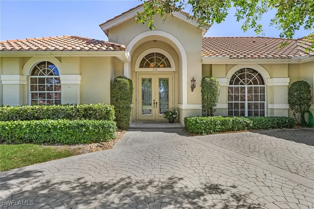 258 Monterey Drive Naples FL 34119