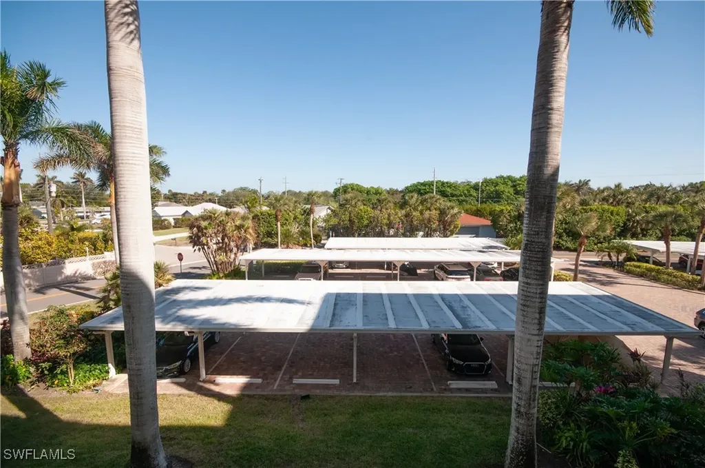 21 High Point Circle E Naples FL 34103