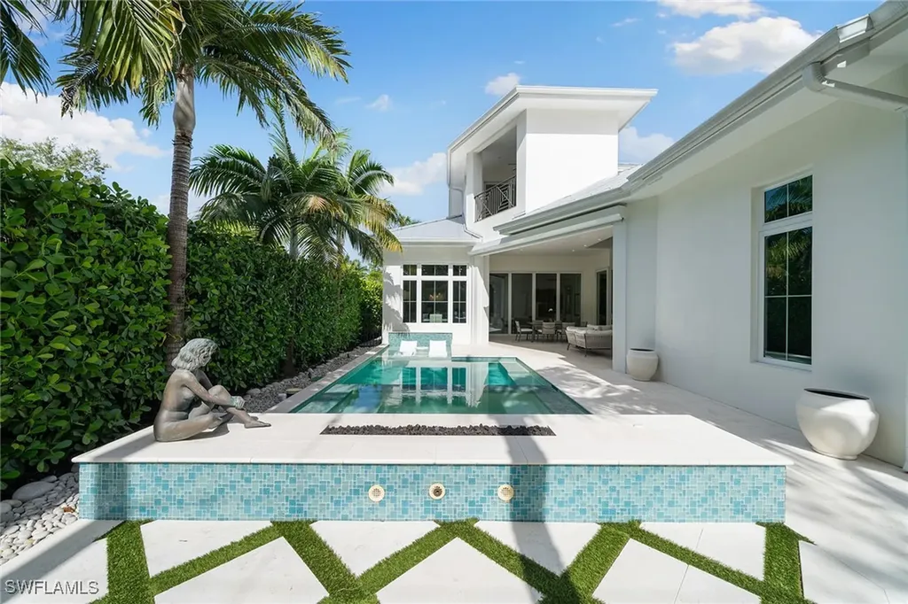 150 6th Street N Naples FL 34102