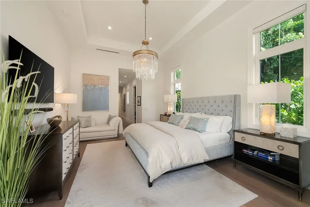 150 6th Street N Naples FL 34102