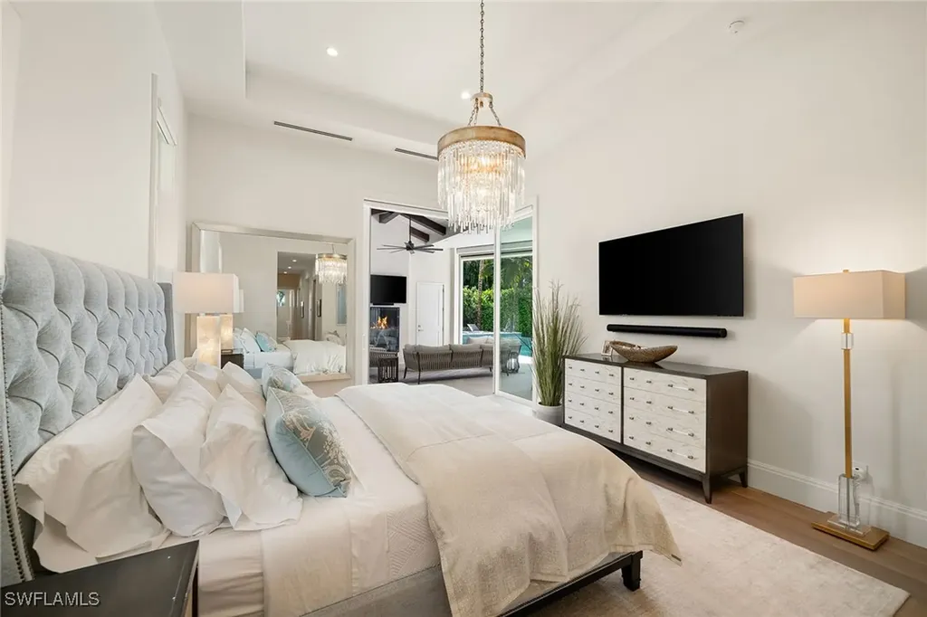 150 6th Street N Naples FL 34102