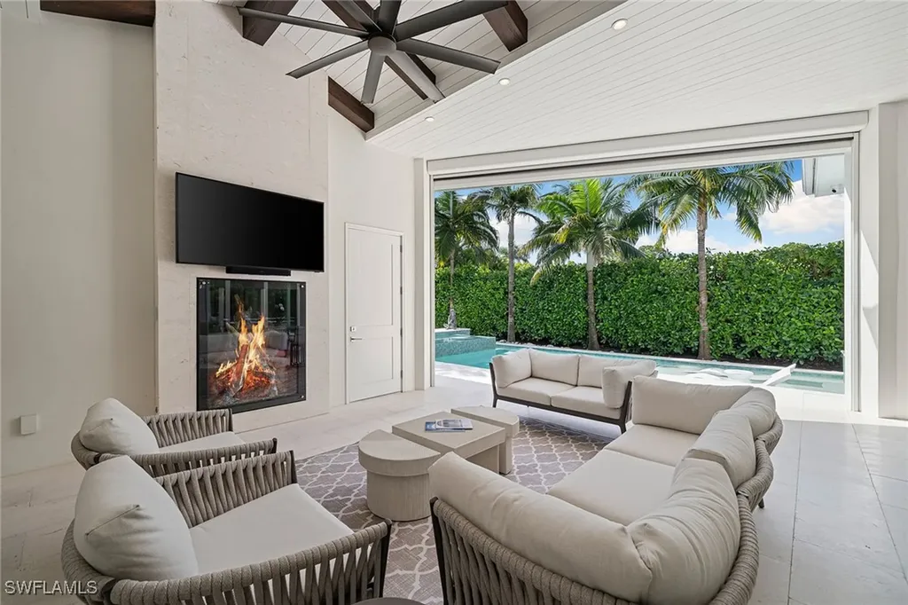 150 6th Street N Naples FL 34102