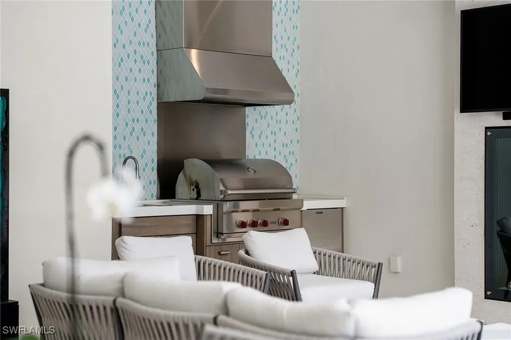 150 6th Street N Naples FL 34102