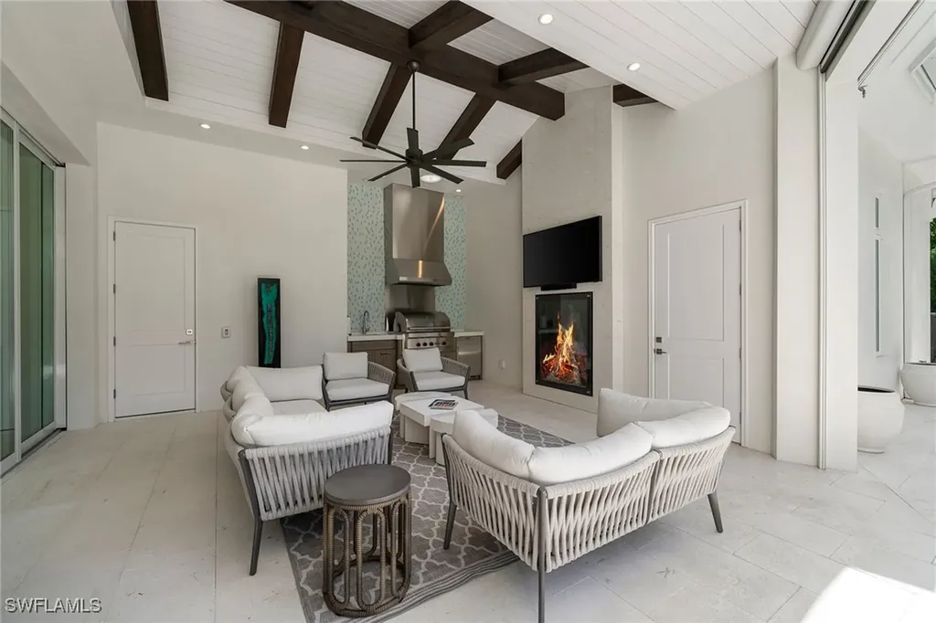 150 6th Street N Naples FL 34102