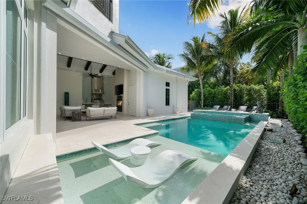 150 6th Street N Naples FL 34102