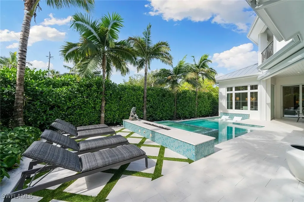 150 6th Street N Naples FL 34102