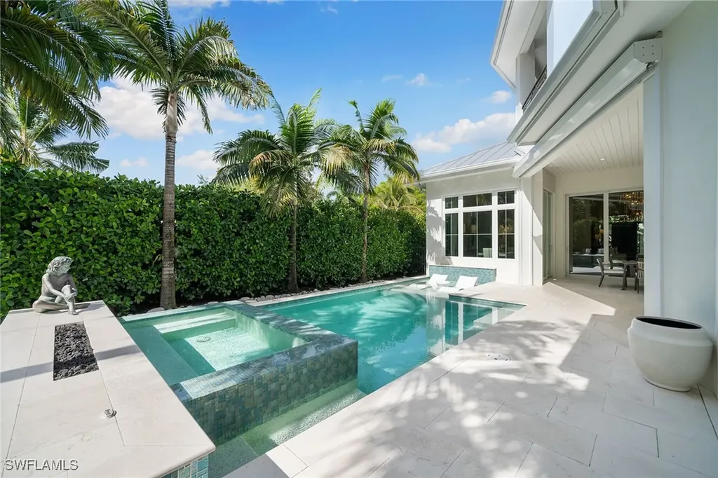 150 6th Street N Naples FL 34102