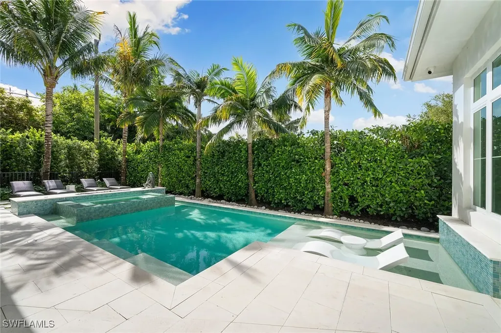 150 6th Street N Naples FL 34102