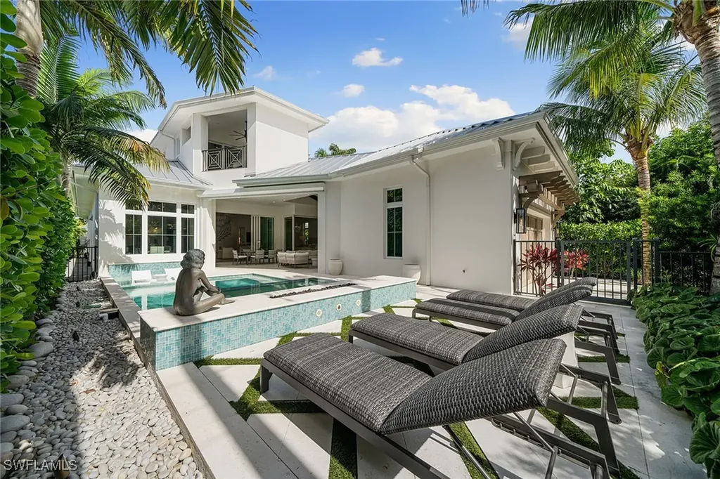 150 6th Street N Naples FL 34102