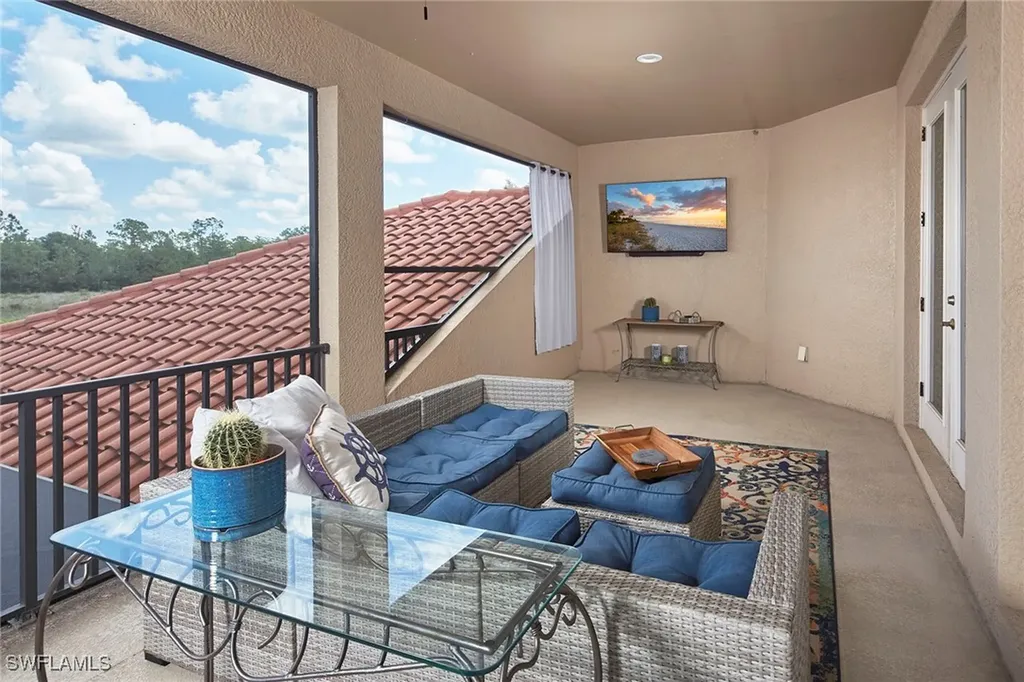 1633 Songbird Court Naples FL 34120